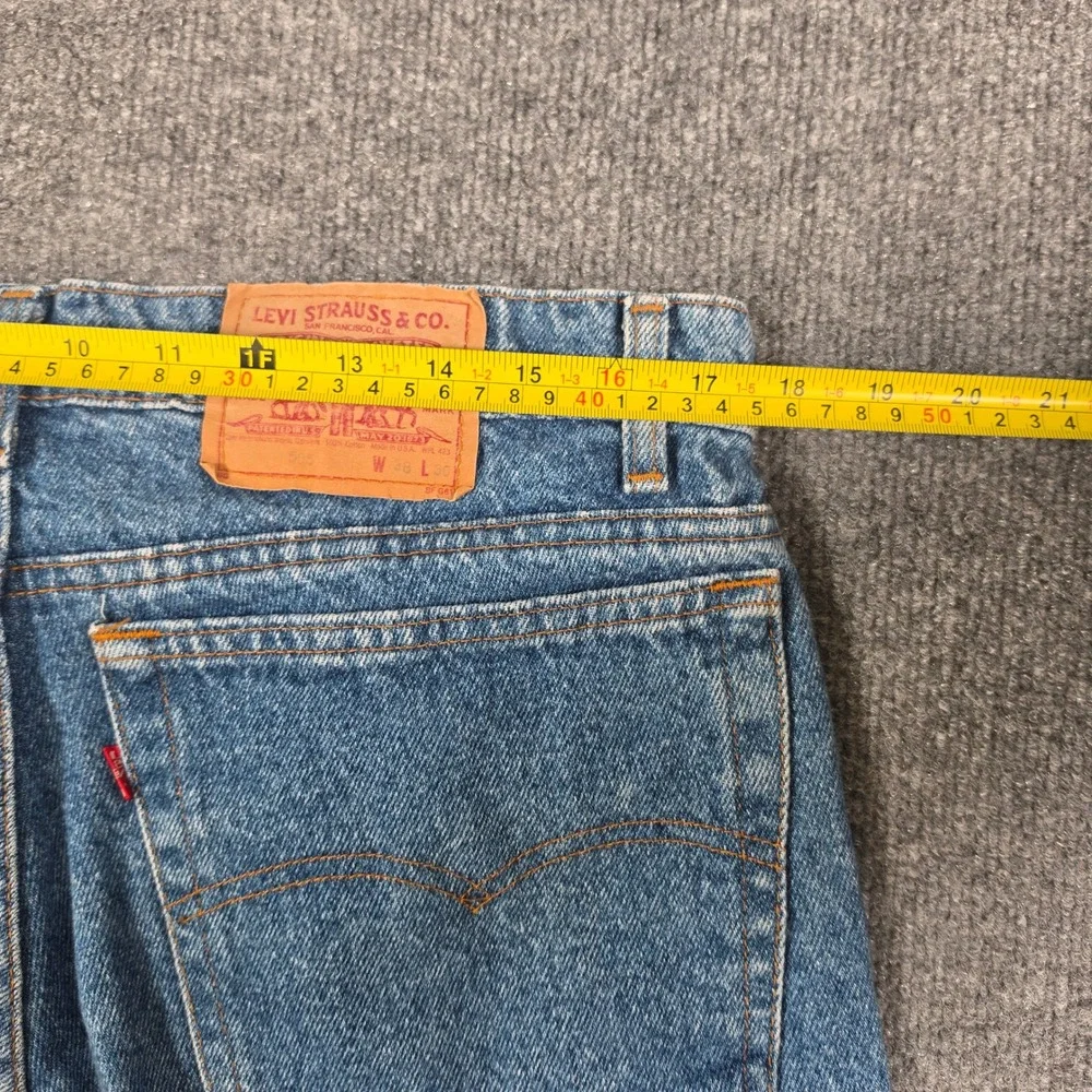 Vintage Levis 505 Jeans Mens 38x30 Medium Wash Blue Denim Straight Made in USA